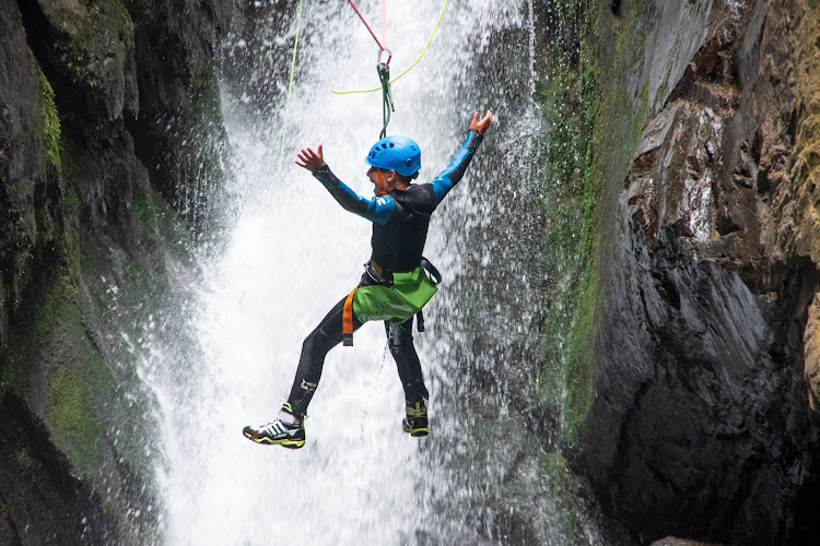 Ici et Ailleurs - Canyoning & Spéléologie Ariège