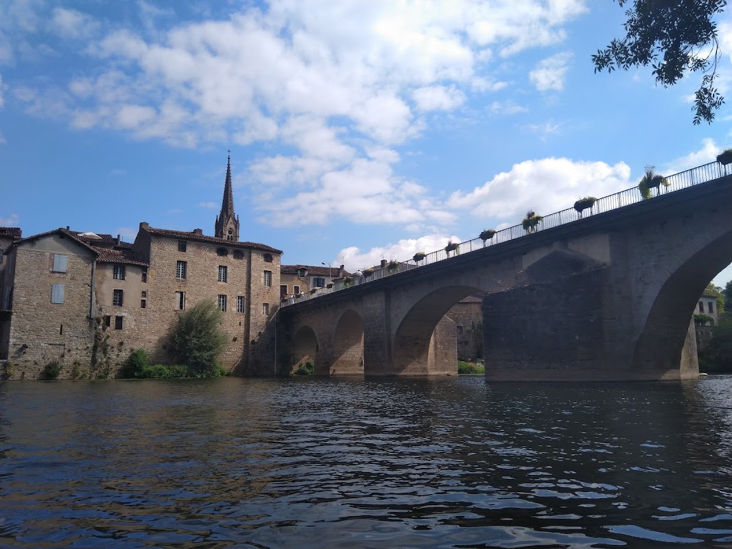 Les pieds dans l'eau location de canoë kayak dans les Gorges de l'Aveyron