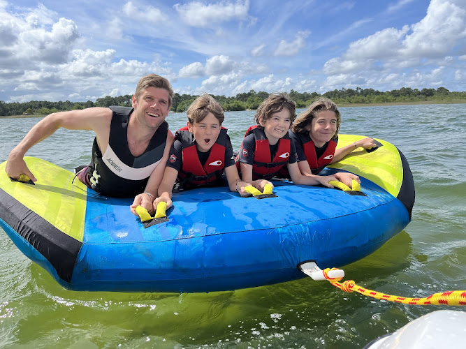 Sanguinet Wake School / Lac de Biscarrosse / Wakeboard, ski nautique et bouée tractée