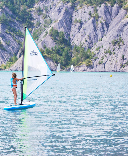 Le SPOT Wingfoil & Windsurf school
