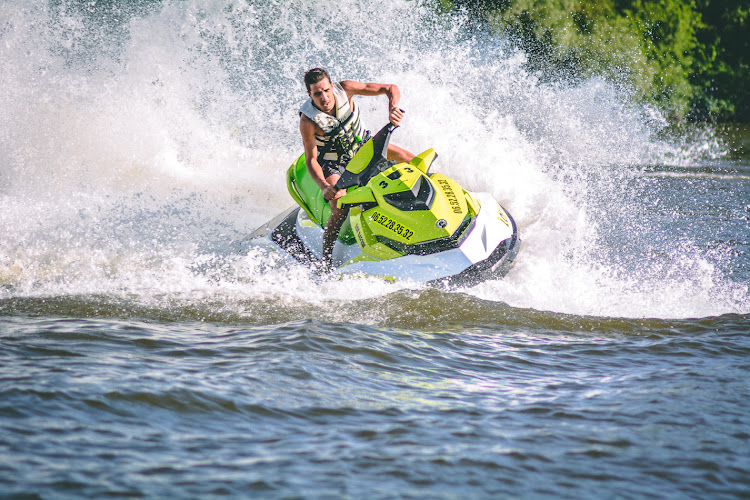 AQUA-R-FLY