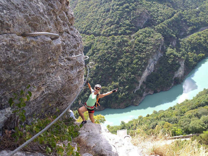 Guide Via ferrata de Fort l'Ecluse | Rock'n Jump Adventure