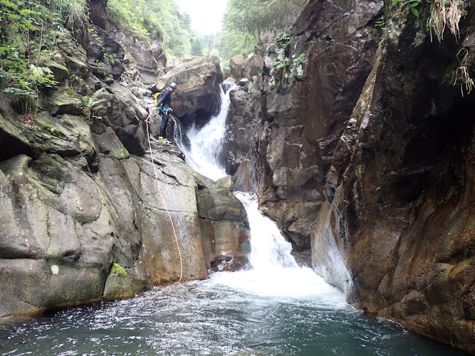 Passion Montagne: canyoning, raquettes, randonnée et marche nordique à Luchon