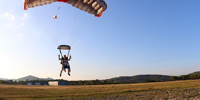 Newton Parachutisme - saut en parachute PACA