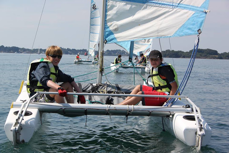 Jeunesse et Marine - École de Voile, École de Mer, École de Vie