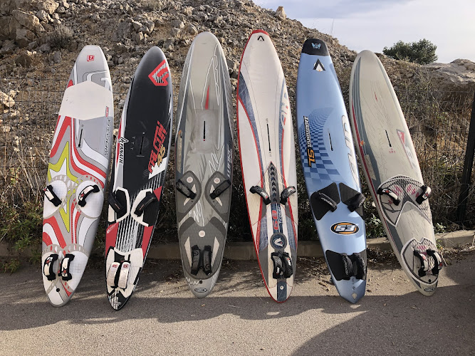 LOCATION WINDSURF à LEUCATE de PLANCHE à VOILE / WINDSURF /WING/ FOIL/ PADDLE / VÉLO / SKATE