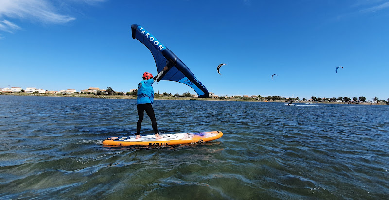 Tiki Center Ecole de Kitesurf, Wingfoil, E Foil, Paddle, Wake | Frontignan Sète Montpellier