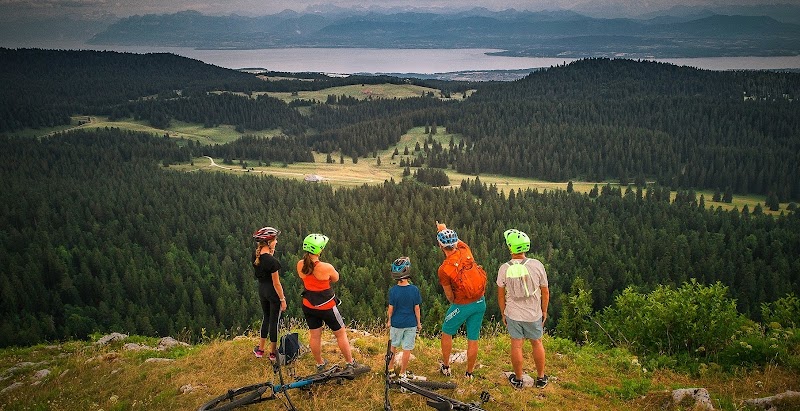 La Boîte à Montagne (Canyoning, Via Ferrata, Spéléologie, Kayak, VTT, Ecole de ski)