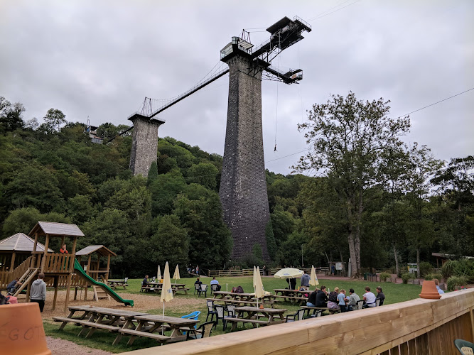 Saut à l'élastique de 61m
