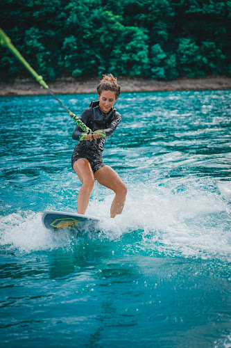 Jura Ski School - Ski Nautique, Wakeboard, Surf - Lac de Vouglans - Bellecin