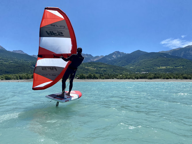 Le SPOT Wingfoil & Windsurf school