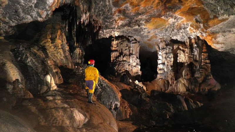 Quercy Aventure : Spéléologie Canyoning Via ferrâta Escalade à Figeac dans le Lot