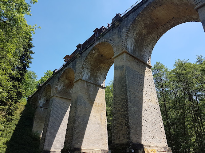 Pont Tatal (saut à l'élastique)