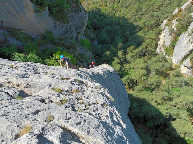 Ultima Terra - Spéléologie Hérault, Escalade, Via ferrata, Canyoning, Grimpe d'Arbres
