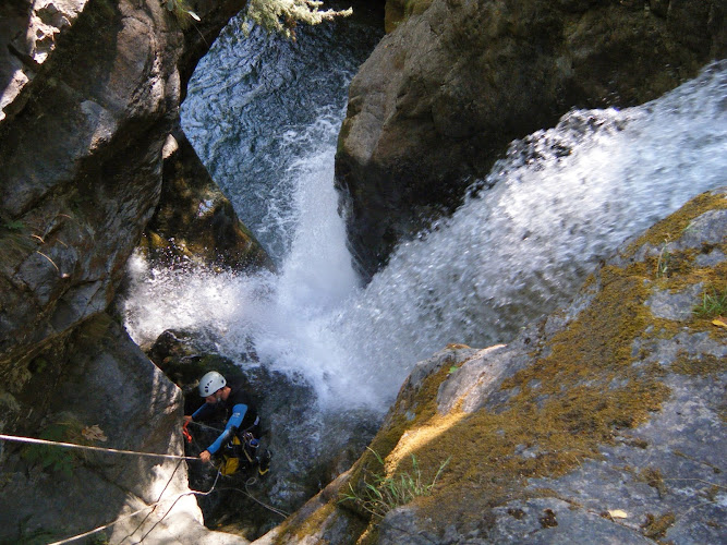 canyoning spéléo et raquettes Pyrénées autrement