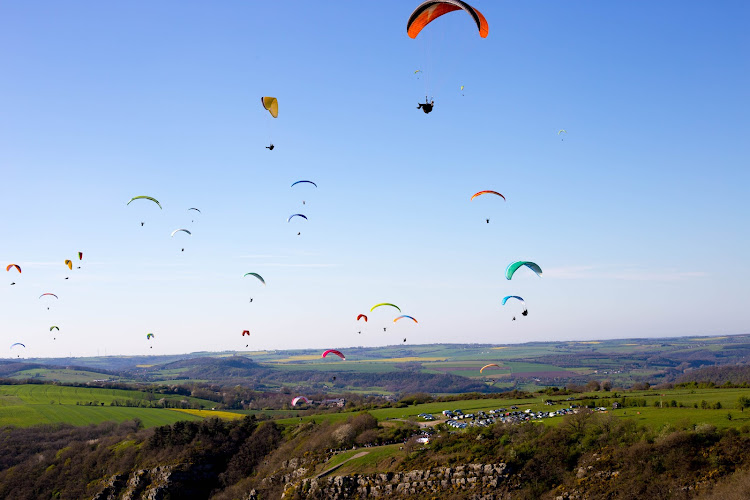 Parapente Mania à Clécy : école et baptême de parapente en Normandie