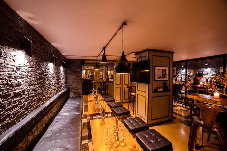 YOLO WINEBAR
