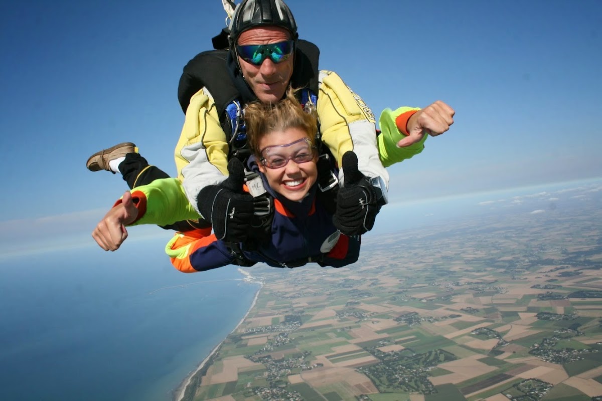 Abeille Parachutisme: Baptême/saut/chute libre parachute/Le Havre/Normandie