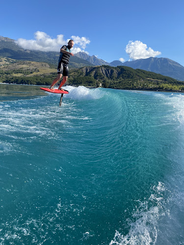 NAUTIC B - Ecole de Surf foil / Wake foil/ Wakeboard/ Ski Nautique & Bouée Tractée Serre Ponçon
