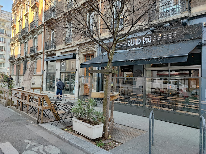 BLIND PIG