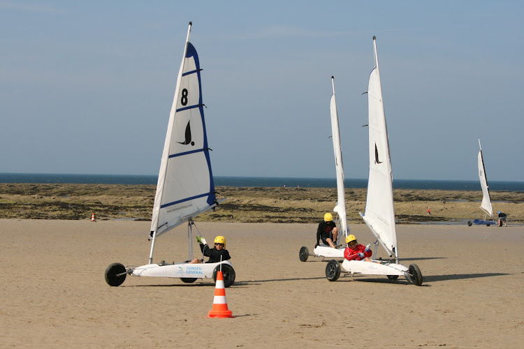 Base de Char à voile Portbail