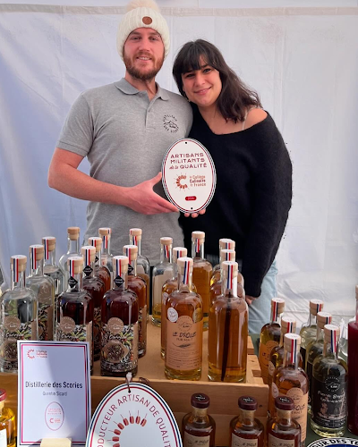 DISTILLERIE VOLCANIQUE (Scories-ERUPTION-Liquoristerie)