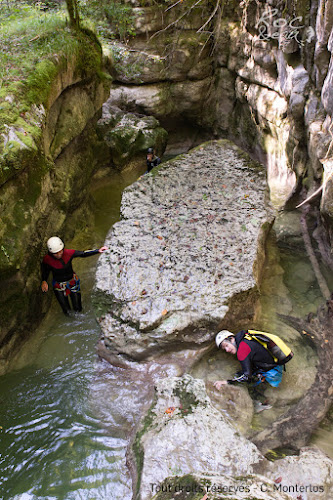 Roc & Eau : Canyon, Spéléo et Via ferrata !